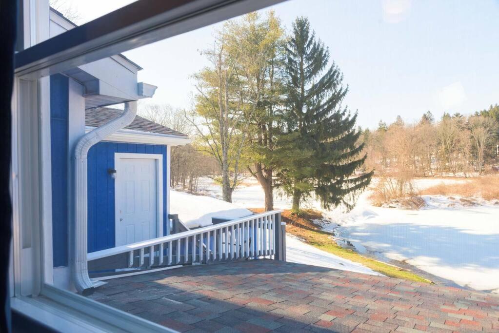 Gorgeous Poconos Springtime By The Lake! Henryville Ngoại thất bức ảnh
